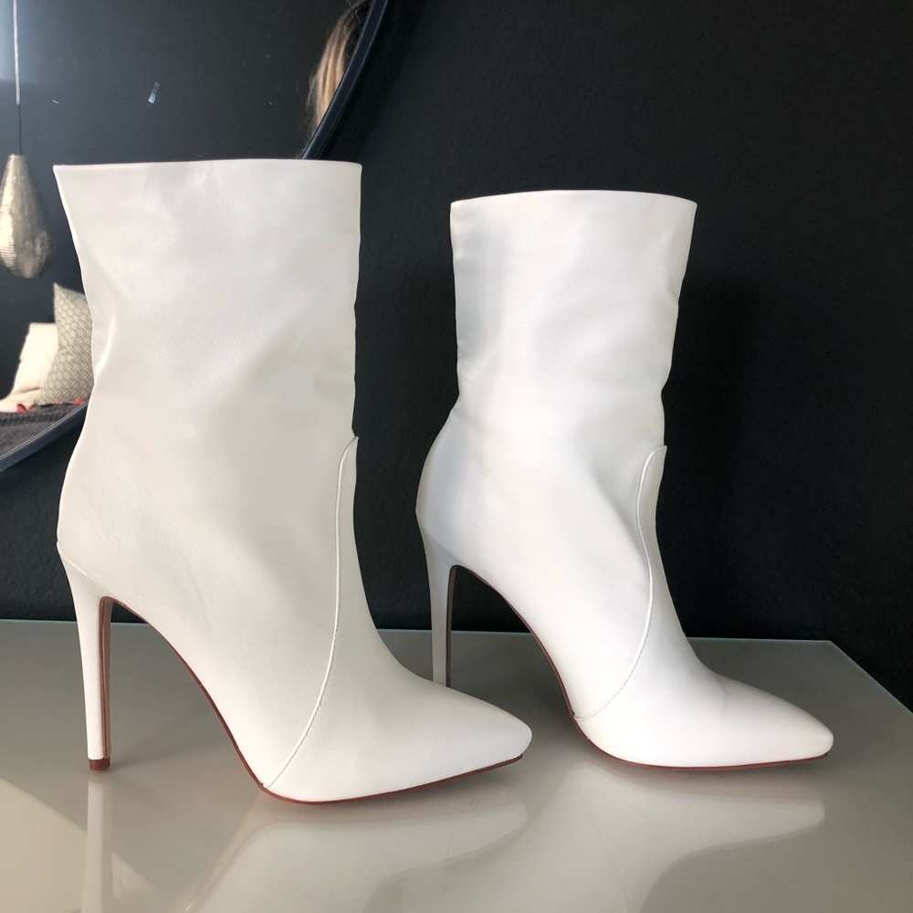 White pointed toe heel bootie